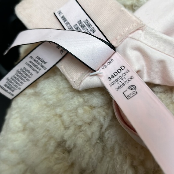 NWOT Victoria’s Secret Padded No-Wire Bra - Picture 6 of 6